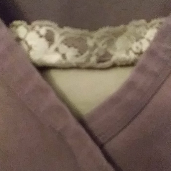 3/4 sleeve vneck top. - Picture 2 of 5